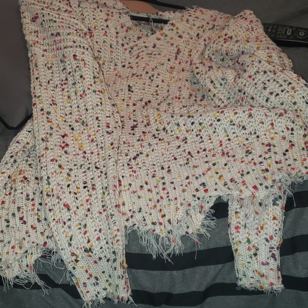 🎀SUPER Cute Distressed Confetti Sweater🎀